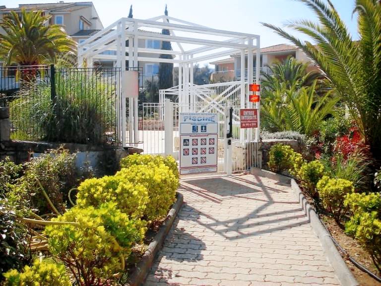 Rental apartment with barbecue, yard & terrace — photo 2