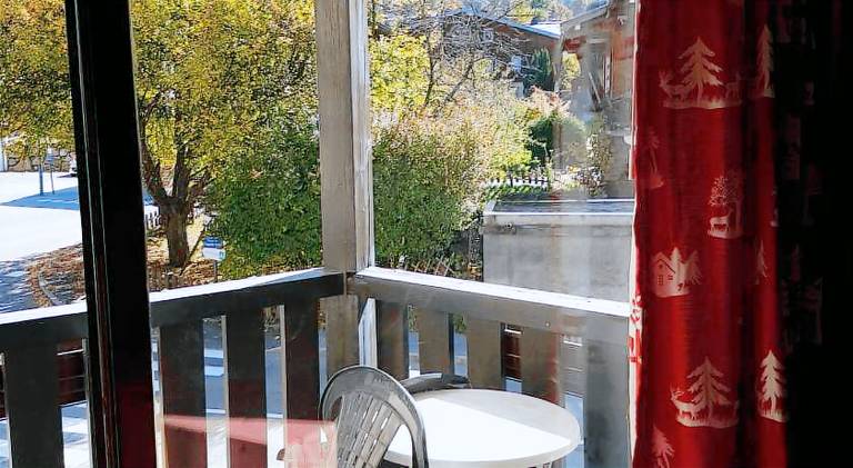 Holiday apartment with patio — photo 4