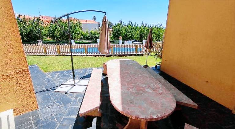 House with grill, pool & patio — photo 4