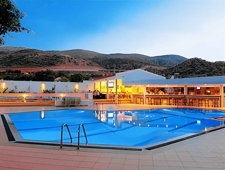 Nice serviced apartment with terrace, yard & pool | Pets are welcome in Hersonissos