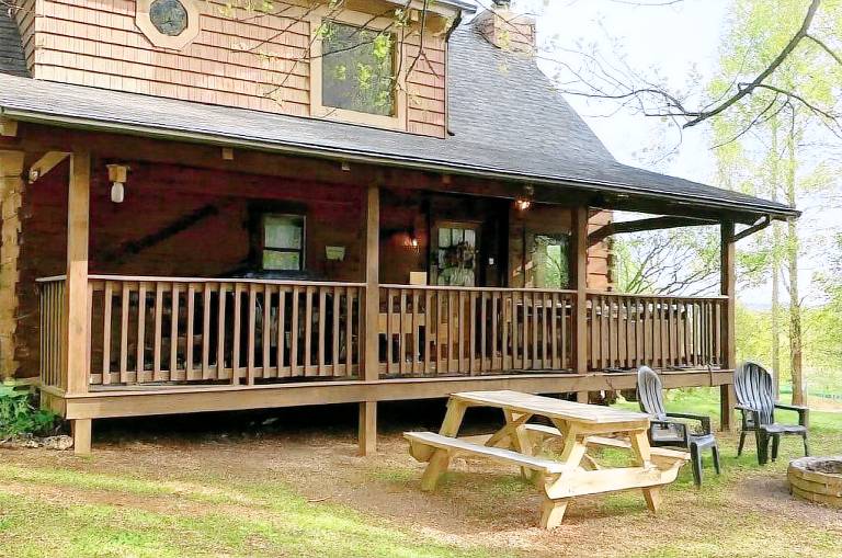 Family-oriented spacious cabin with jacuzzi, barbeque & pool | Mountain view | Good for workation | Pets allowed — photo 5