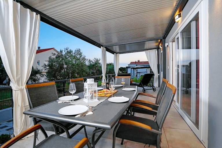 Apartment with garden & terrace — photo 3