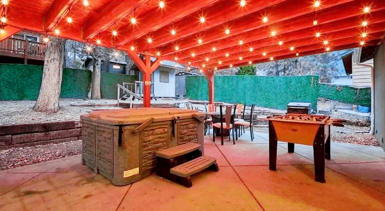 Moonlight Serenity - Ideal Location with Hot Tub and Foosball Table! Walk to local shops and zoo! in Big Bear Lake, CA