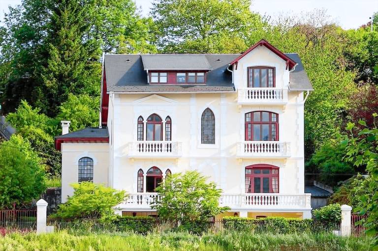 Bed & Breakfast  Lourdes