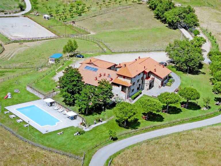Vacation home with private pool, jacuzzi & BBQ — photo 3