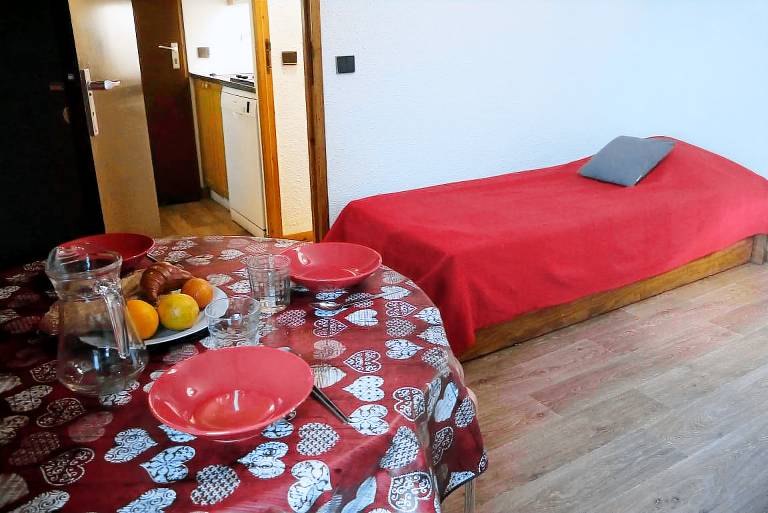 Studio with 1 room for 3 persons in Les Belleville
