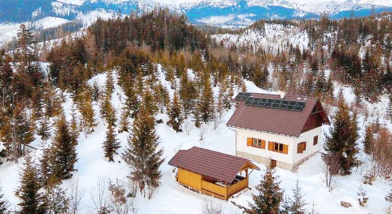 Chalet with hot tub — photo 5