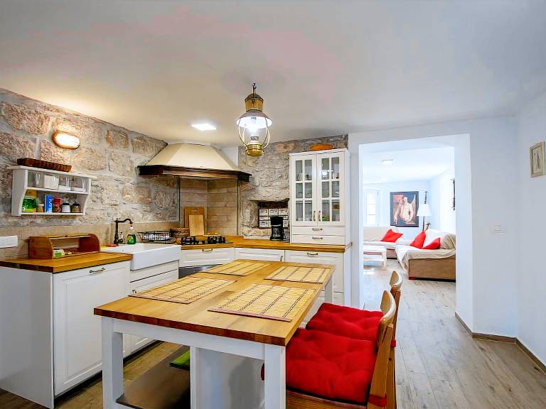 Apartment with barbecue, yard & terrace — photo 3