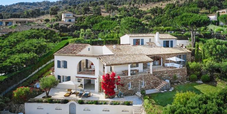 House with garden, grill & private pool | Water view — photo 3