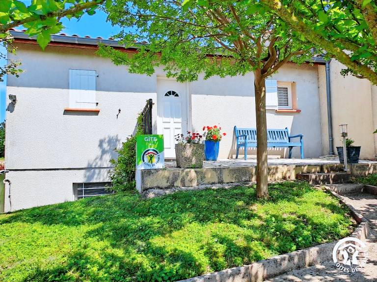 Gite with patio & garden — photo 3
