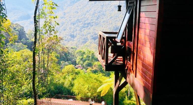 Lodge with garden in Nova Friburgo