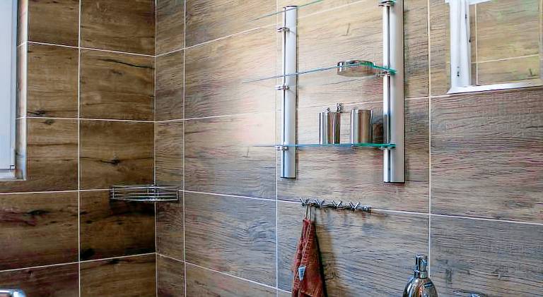 Lovely serviced apartment with yard, patio & hot tub | Pets are welcome — photo 2