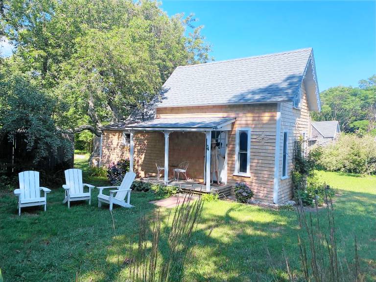 Cabin Vineyard Haven