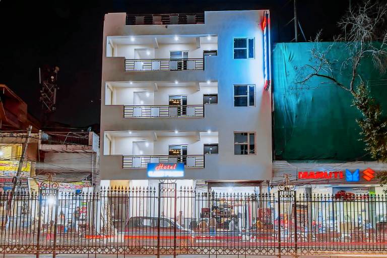 Hotel Classic Paradise Near IGI Airport Terminal3