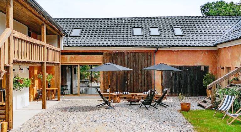 Apartment with sauna, jacuzzi & yard — photo 4