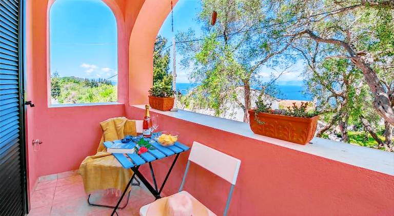 Holiday apartment with pool, terrace & yard in Paxos