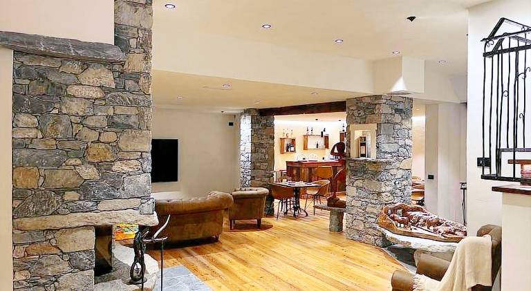 Lodge with sauna, jacuzzi & patio — photo 4