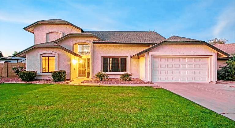 House with pool in Chandler, AZ