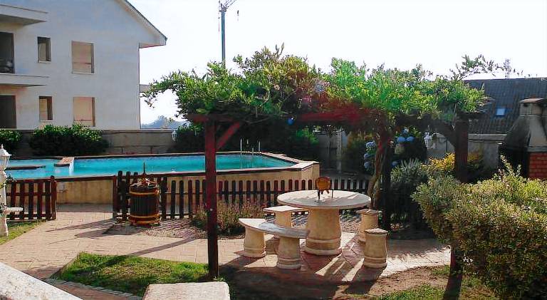 Apartment with private pool, garden & hot tub — photo 5