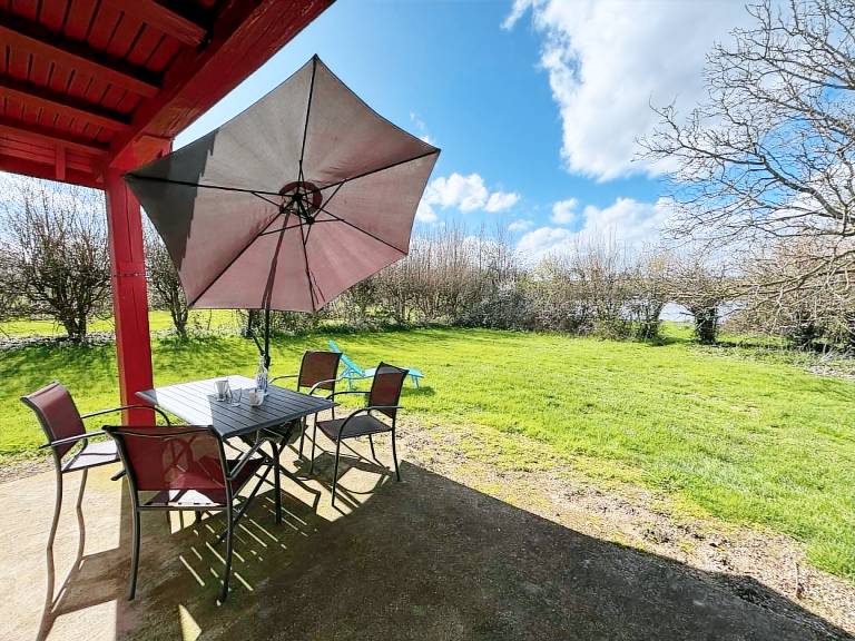 Gite with yard, patio & BBQ — photo 4