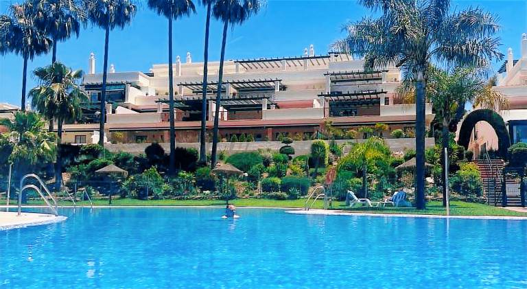 StayatSas Marbella Luxury 2 Bedroom Apartment, 80 m2 Private Terrace, Pools, Walk to Beach & Puerto — photo 3