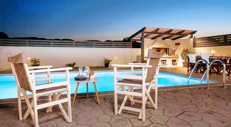 Charming villa with terrace, yard & private pool | Pets are welcome — photo 4