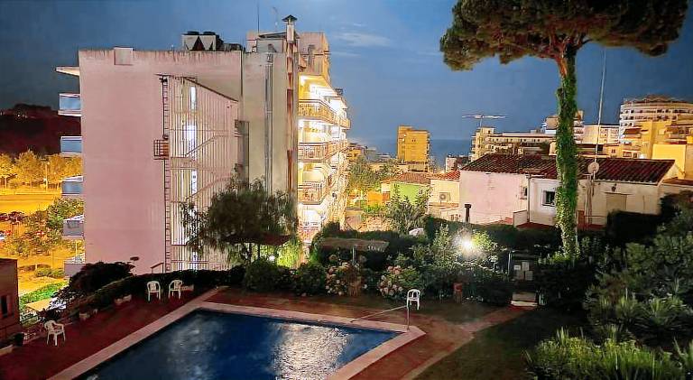 Rental apartment with terrace, garden & private pool — photo 4