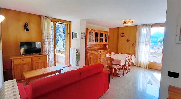 Holiday apartment with patio & garden — photo 2