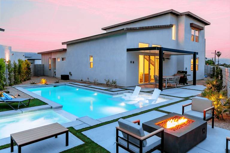 4 Bedroom Luxury Estate With Pool Spa Firepit