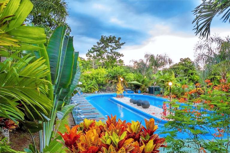 Hotel Heliconias Nature Inn & Hot Springs