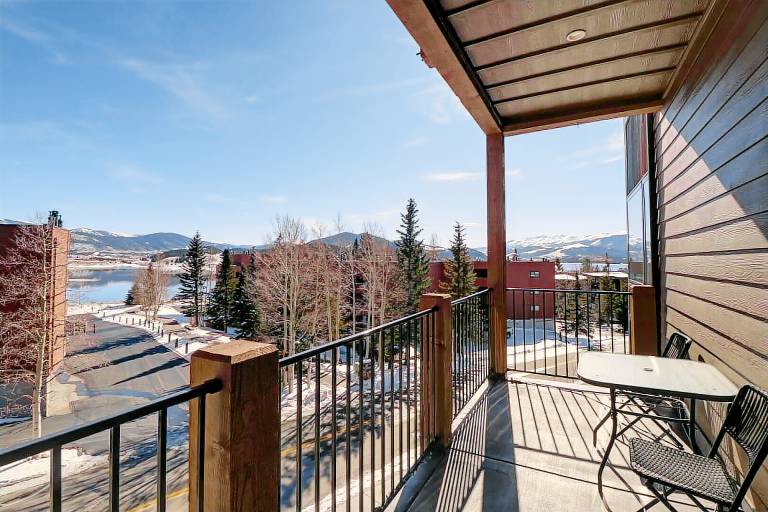Condo with patio — photo 4