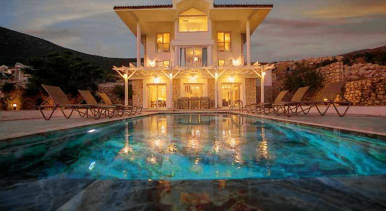 Villa with garden, patio & private pool — photo 3