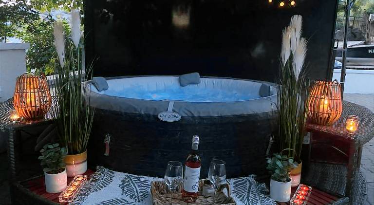 House with hot tub | Pets are welcome — photo 5