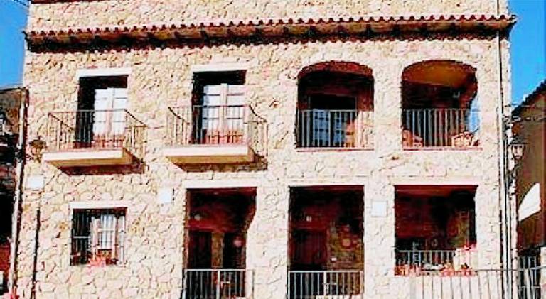House with pool, terrace & yard in Cáceres
