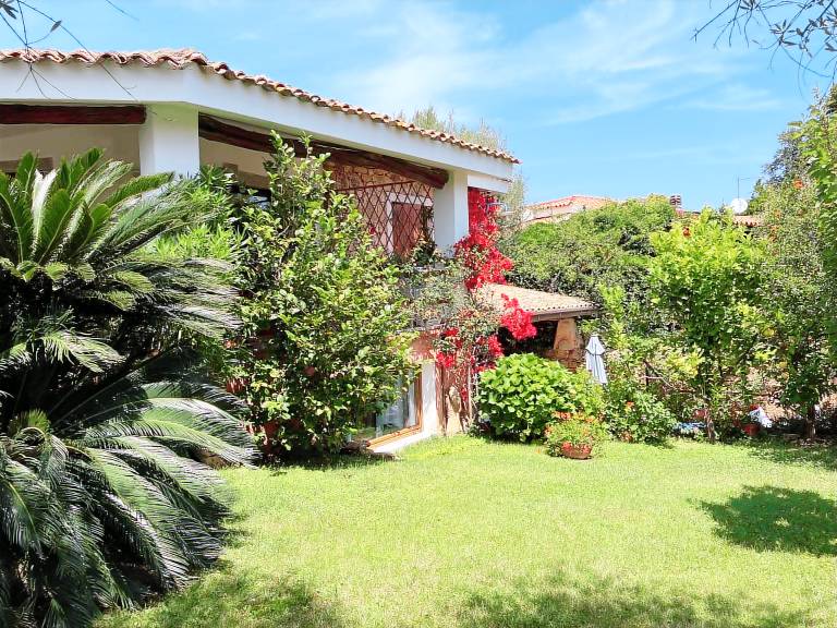 Family-friendly beautiful apartment with barbecue & yard | Garden view | Pet-friendly — photo 2