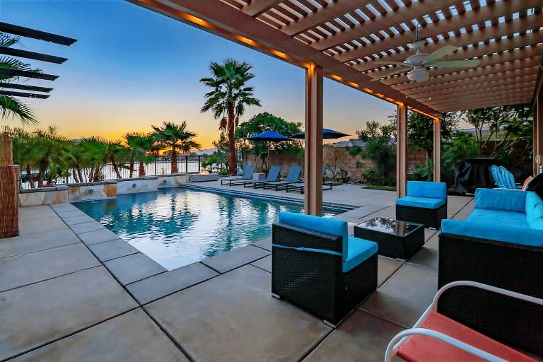 House with private pool — photo 2