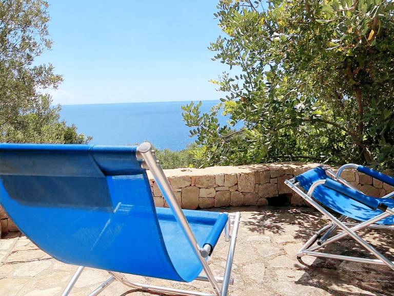 Villa with garden, BBQ & patio | Sea view — photo 5