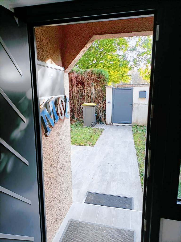 House with barbecue & yard — photo 4