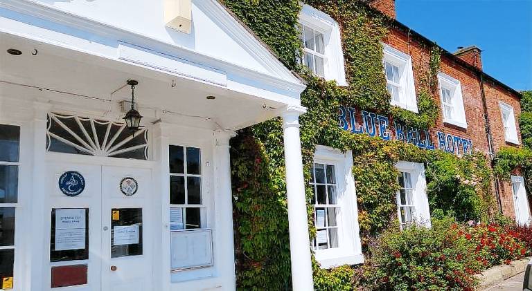Blue Bell Hotel in Belford