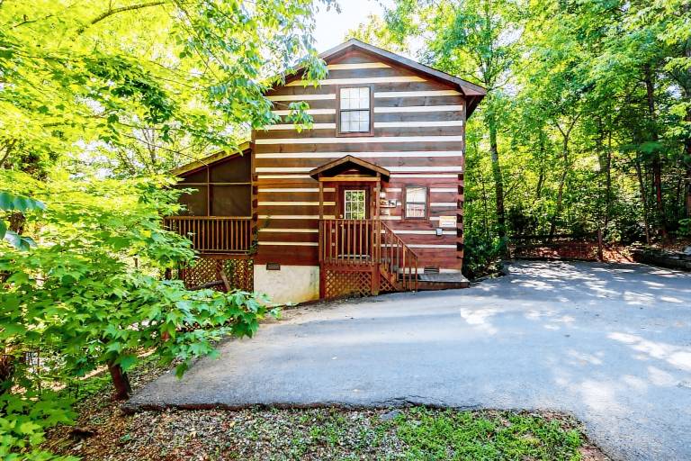 Family-oriented nice cabin with private pool | Pets allowed — photo 2