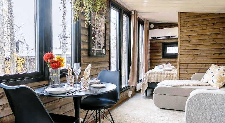 Lodge with patio, barbecue & yard — photo 2