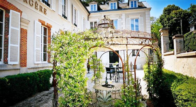 Champagne Andre Bergere & Suites in Epernay