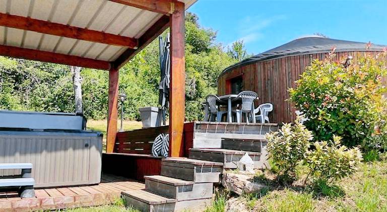 House with hot tub — photo 5