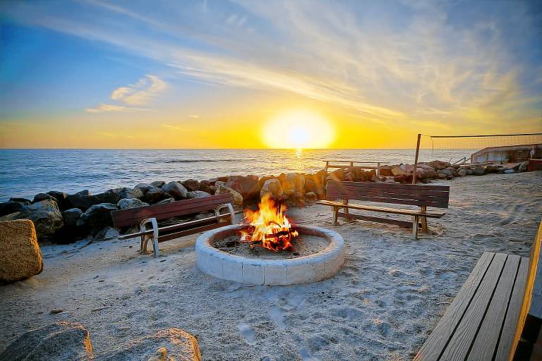 Oceanfront, Hot Tub, Private Beach, Fire Pit — photo 3
