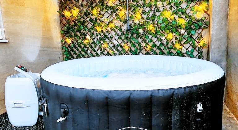 Rental apartment with hot tub — photo 4