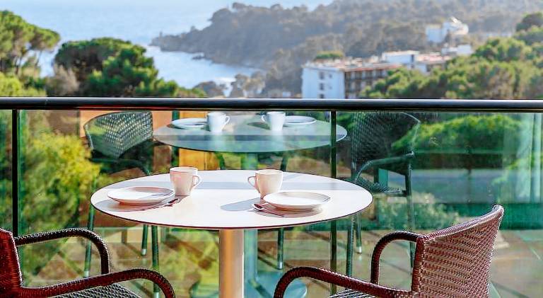 Holiday apartment with pool & garden — photo 3