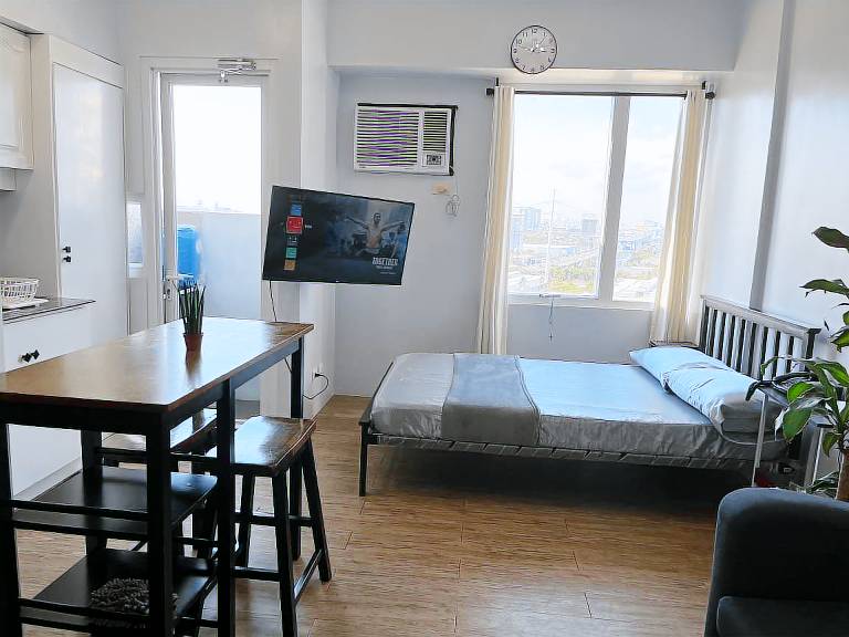 Vacation home with BBQ & pool | Suitable for remote work | Dogs allowed in Muntinlupa