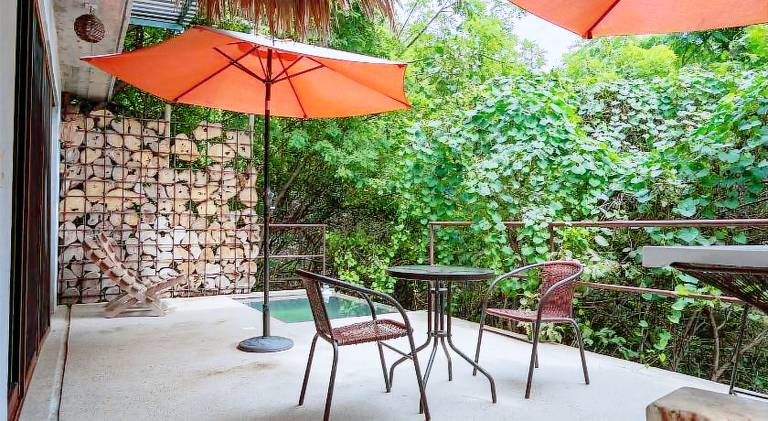 Vacation home with pool — photo 4