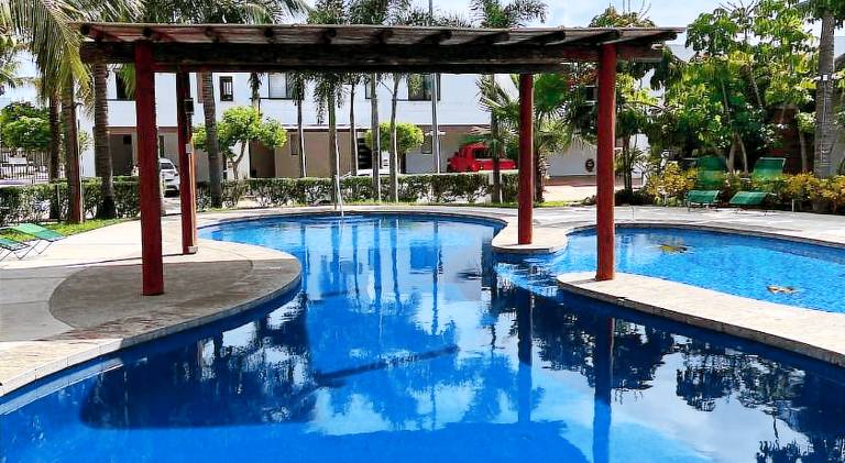 House with pool | Pets are welcome — photo 3