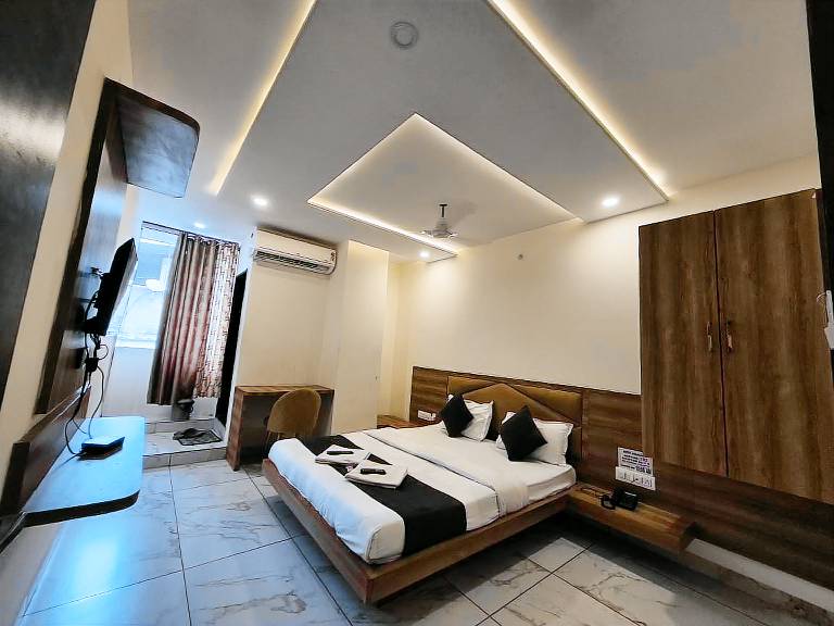 Hotel Prakasham in Indore